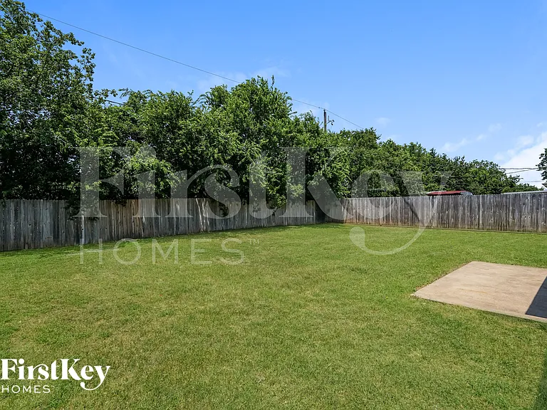 1128 Andrew St — Photo 15