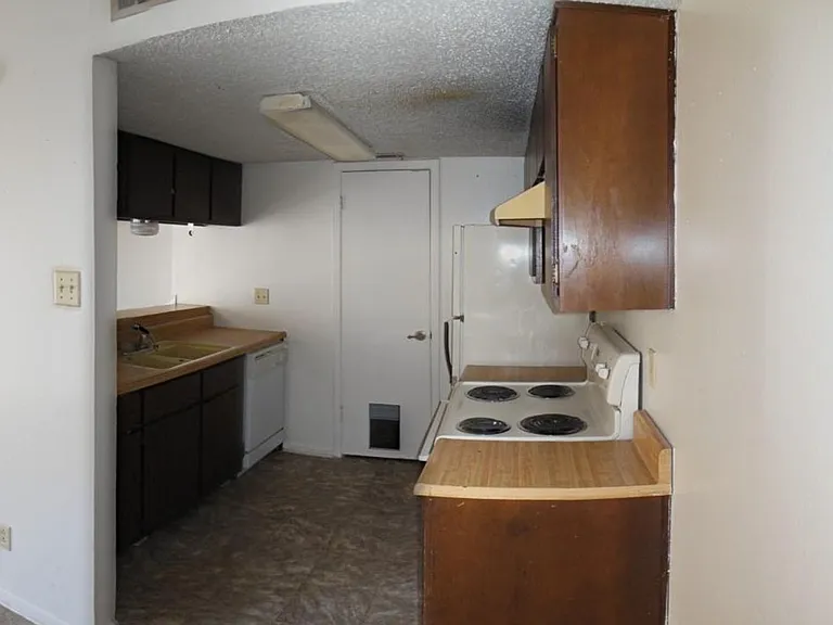 4504 Chase Cir — Photo 5