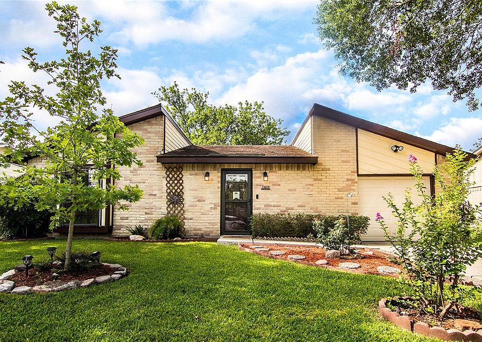 1st image of 10619 Thorncliff Dr
