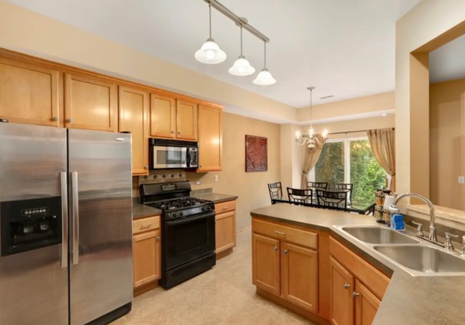 2 bed, 2.5 bath, 1576 sqft, $2,450 — Photo 2