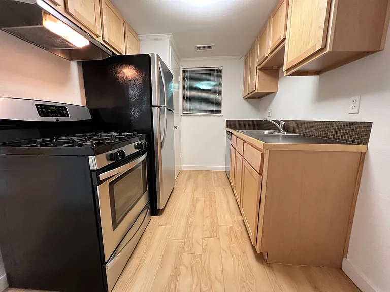 Park Place Apartments — Photo 17