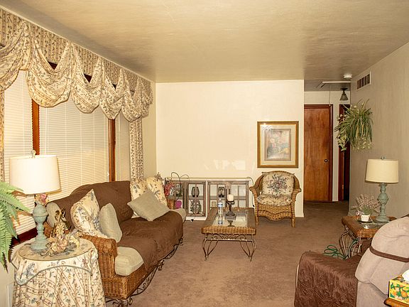4th image of 2695 Dearborn St