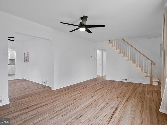 3rd image of 4 Hampton Rd
