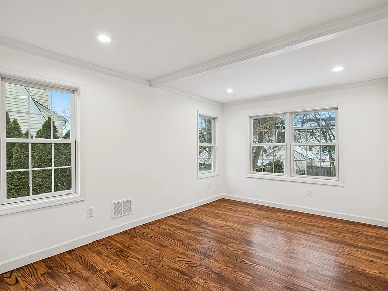 161 Myrtle Ave — Photo 19