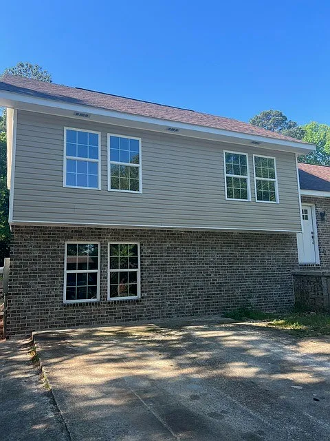 4 bed, 2.5 bath, 2400 sqft, $2,100 — Photo 1