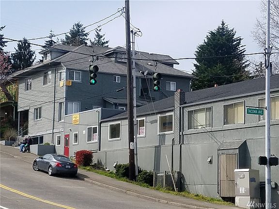 2nd image of 609 S 15th St APT 204