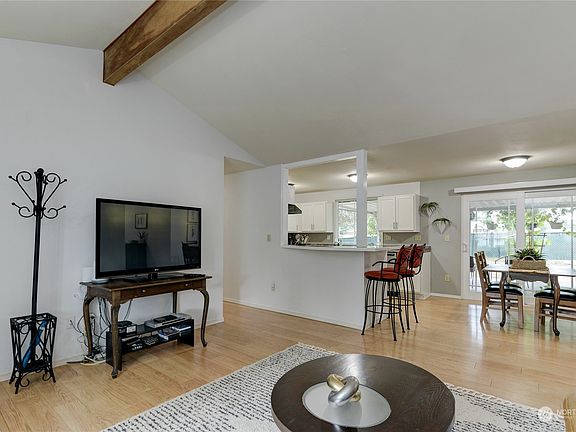 4th image of 6421 Congressional Drive SE