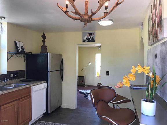 3rd image of 425 W Palmdale St