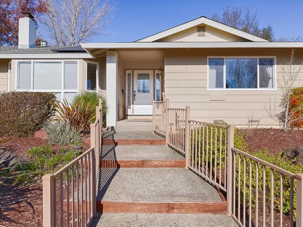 8902 Oak Trail Drive, Santa Rosa, CA 95409