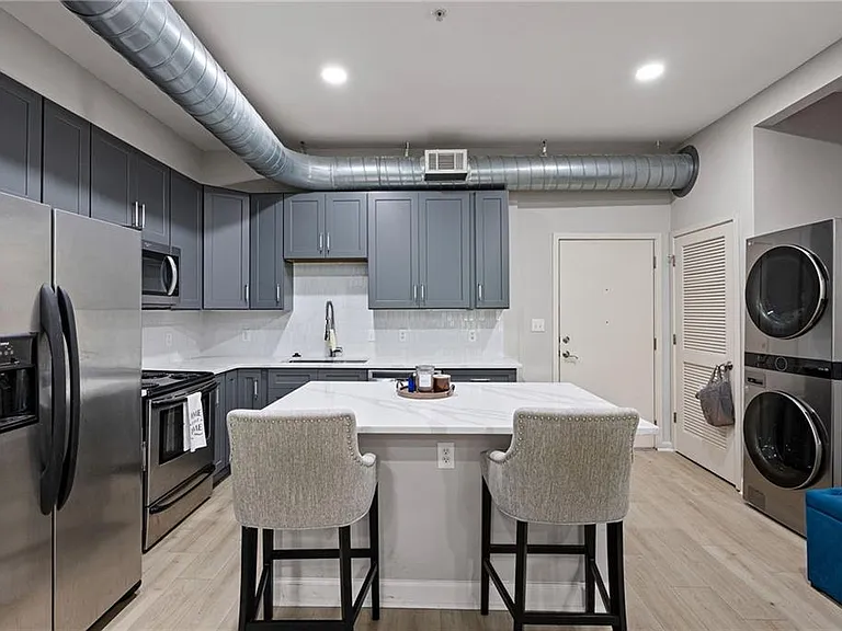 5300 Peachtree Rd #2104 — Photo 2
