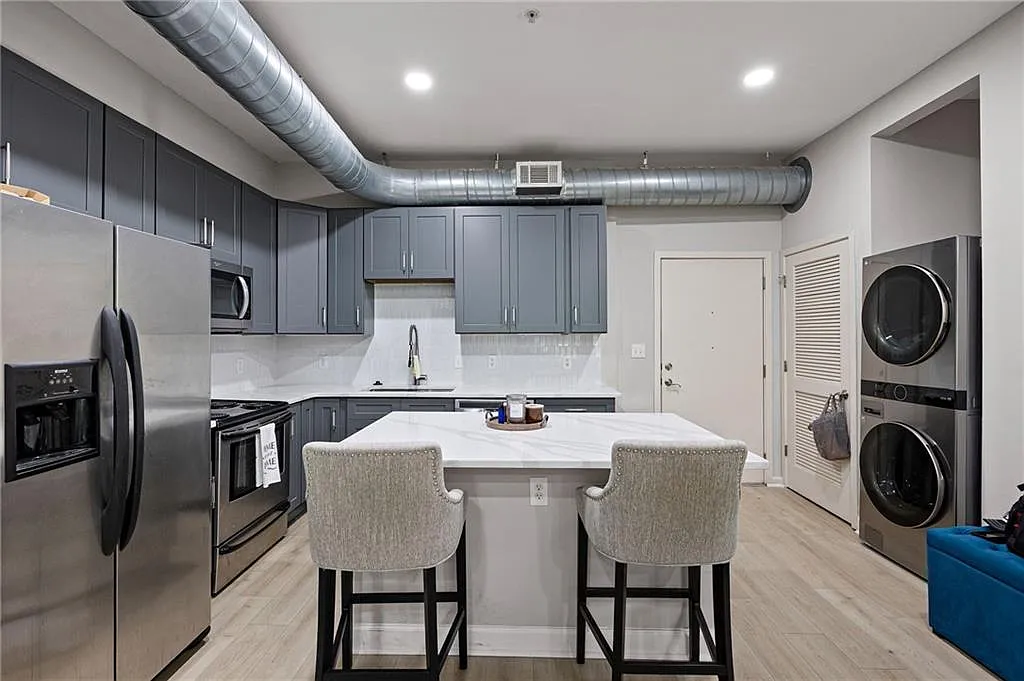 Building Photo - 5300 Peachtree Rd #2104