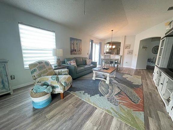 5th image of 2427 Chestnut Ter