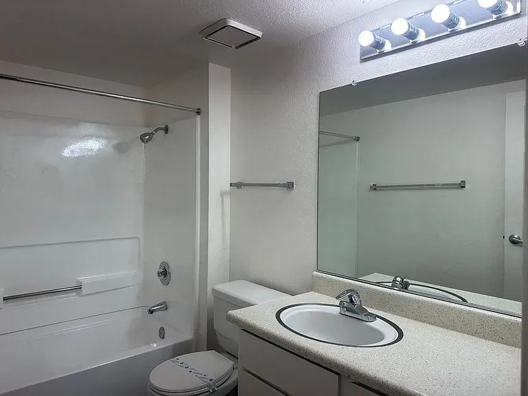 Corona Pointe Resort — Photo 126