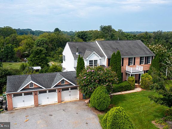 2nd image of 3704 Old Federal Hill Rd