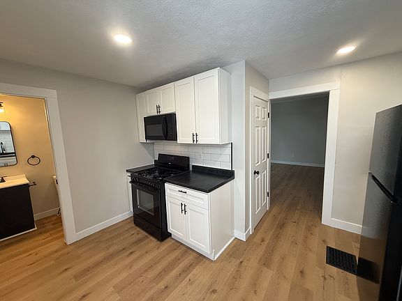4th image of 315 W Ewing Ave #1