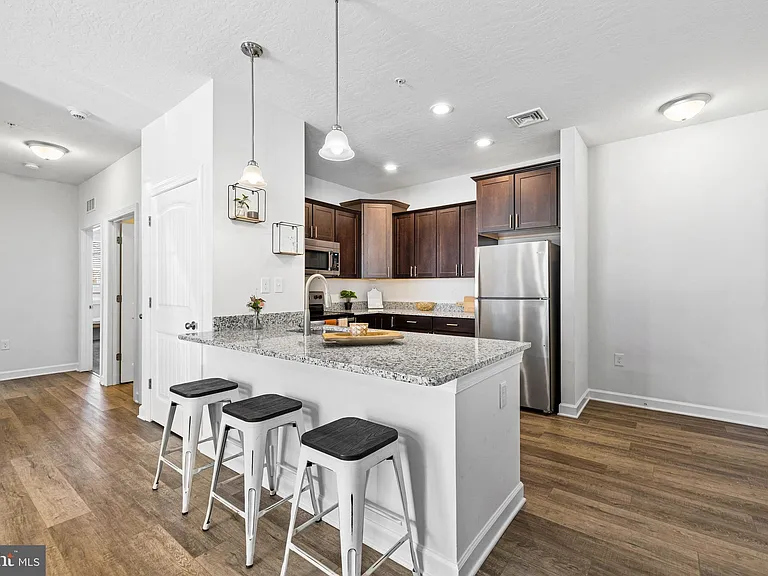 3000 Larkwood Cir #302 — Photo 10