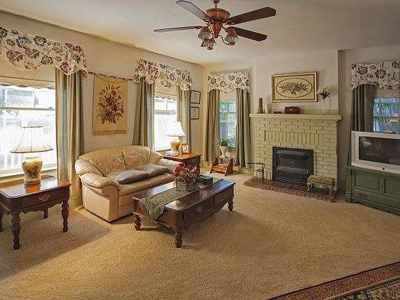 2nd image of 114 Queens Crescent St