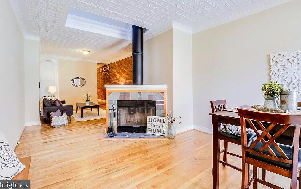 3 bed, 2400 sqft, $2,790 — Photo 4