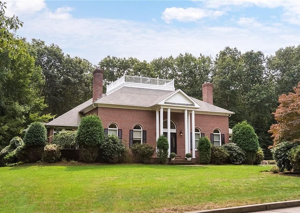 1st image of 190 Lynn Cir