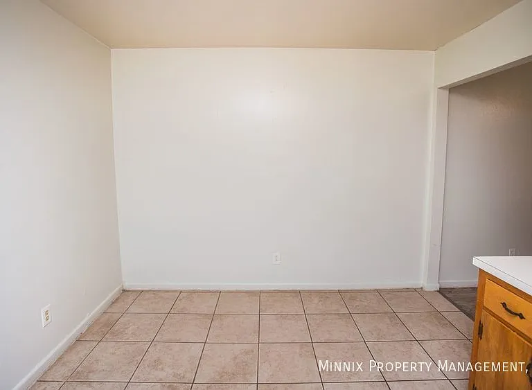 4644 52nd St #B — Photo 6