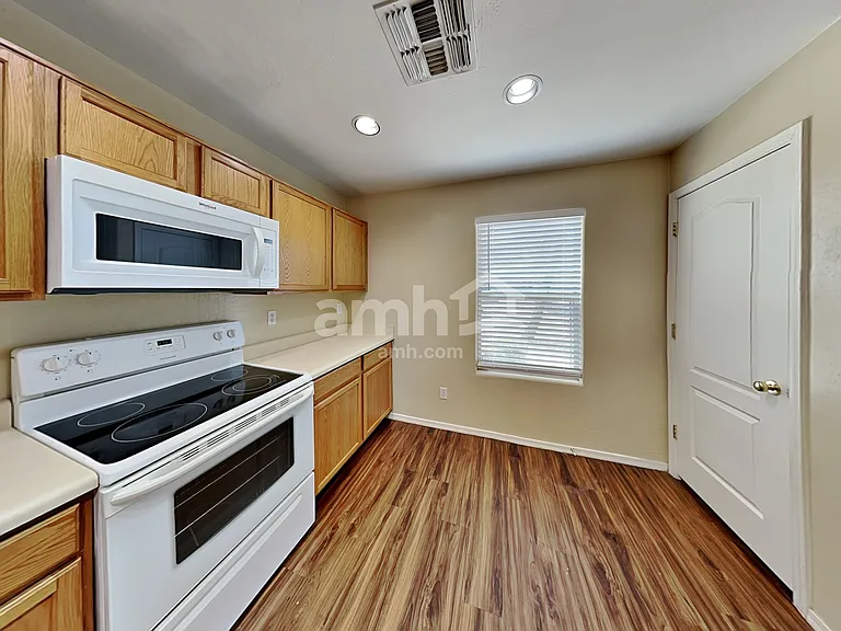 18522 W Legend Dr — Photo 4