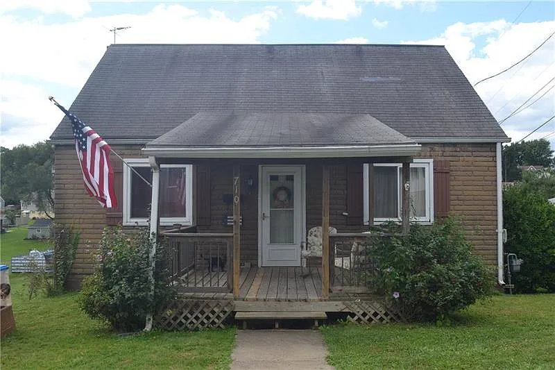 710 Park Ave photo 1