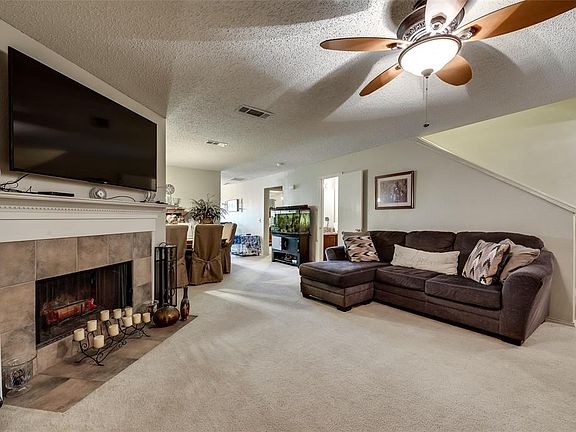 3rd image of 805 Creekside Dr