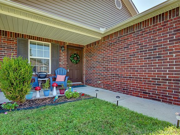 4th image of 9379 S 256th East Ave