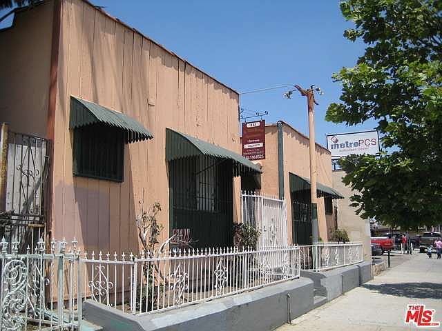 1st image of 861 W Manchester Ave