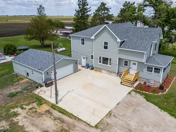 17469 N 300 East Rd, Flanagan, IL 61740