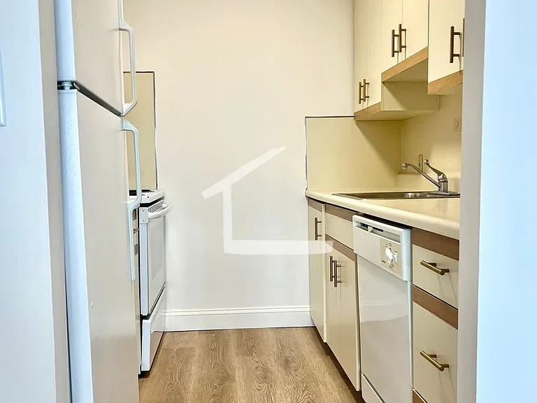 271 Babcock St #3 — Photo 3