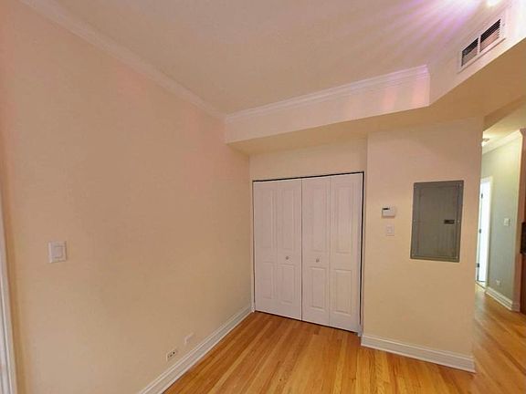4th image of 626 W Roscoe St #Xymun36z8