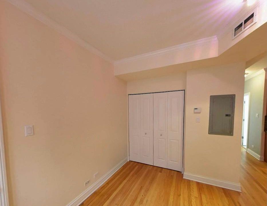 2nd image of 626 W Roscoe St #8tnhbmv6v