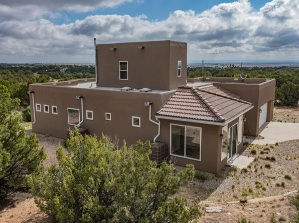 105 Cedar Lane Dr, Moriarty, NM 87035