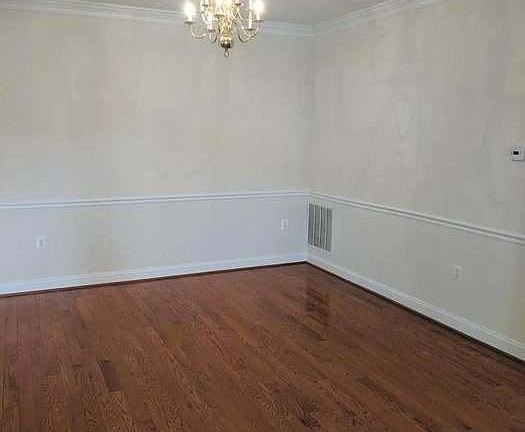 3rd image of 850 Rockford Sq NE