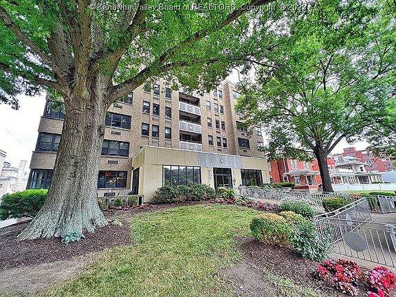 2nd image of 1108 Kanawha Blvd E APT 106