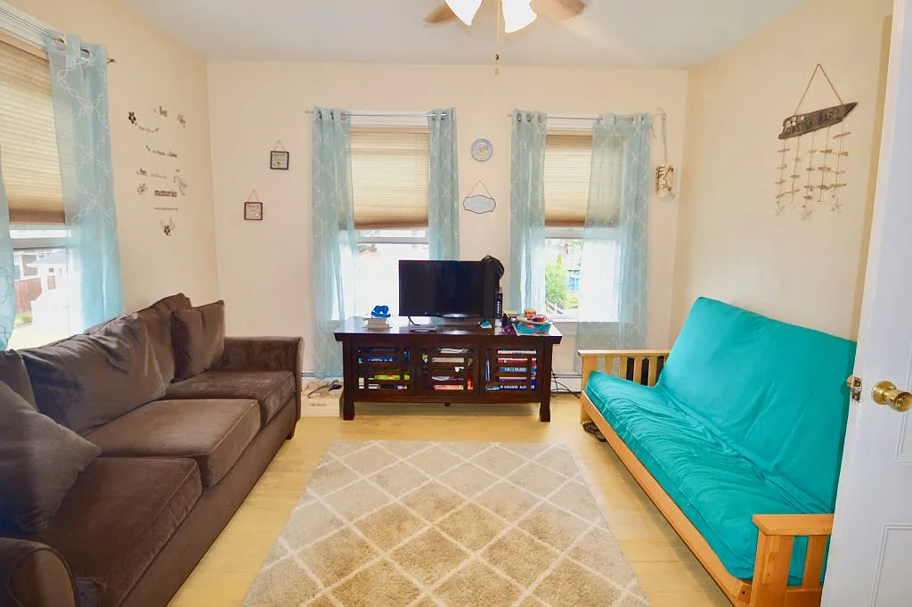 3 bed, 1700 sqft, $2,700 — Photo 3