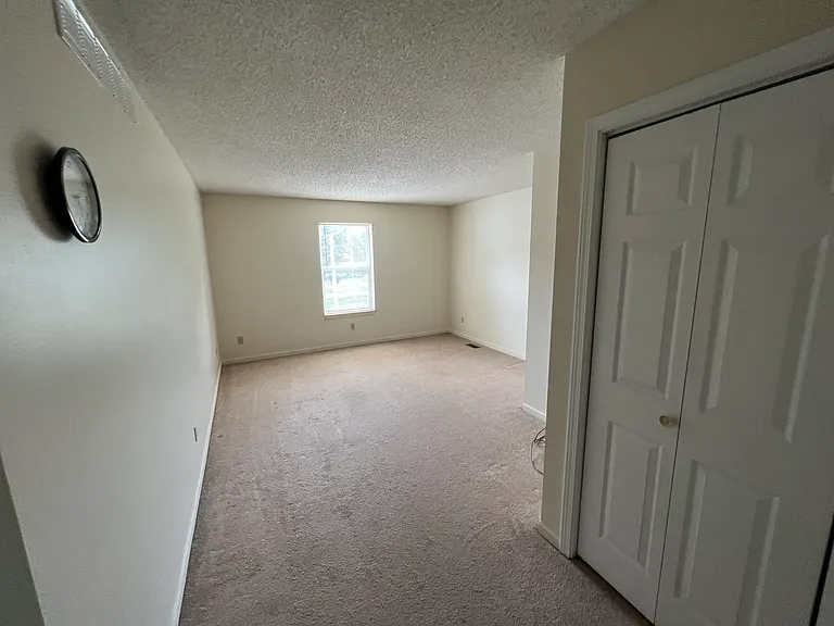 213 W Stone St #4 — Photo 7