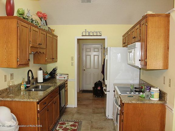 5th image of 9391 Hickory Dr
