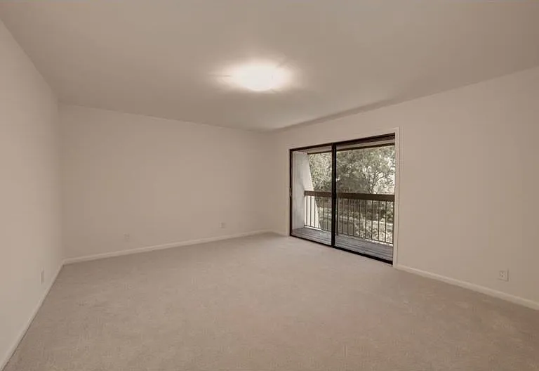 3010 Lakewood Ln — Photo 9