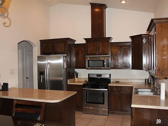 3rd image of 2527 E Edais St