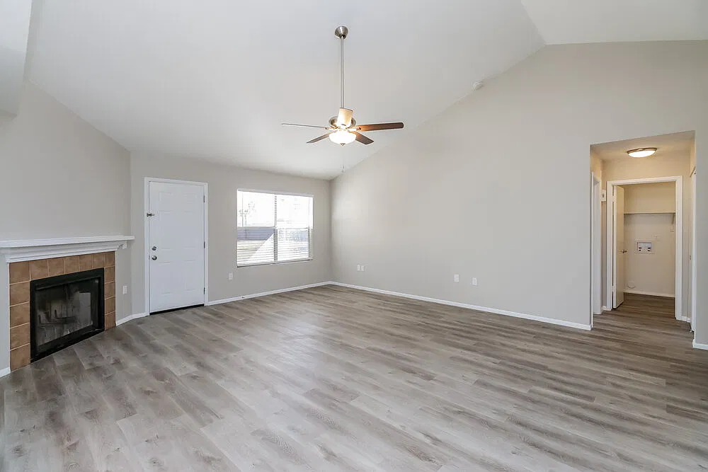 3 bed, 2.0 bath, 1496 sqft, $2,380 — Photo 3