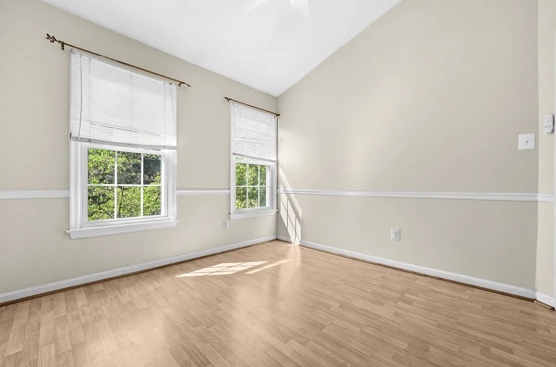 3 bed, 2.5 bath, 2000 sqft, $2,700 — Photo 2