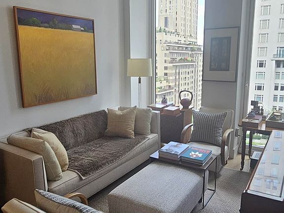 4th image of 15 W 61st St APT 14C