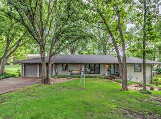1304 Ridgewood Rd, Bartlesville, OK 74006