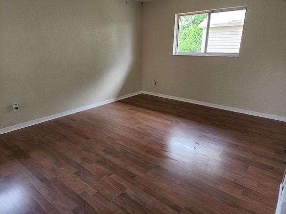 4th image of 1935 Meadow Ln