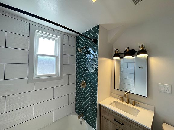 5th image of 3553 W Lyndale St #3