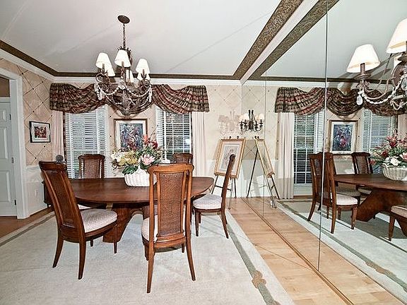 3rd image of 7937 Sandalfoot Dr
