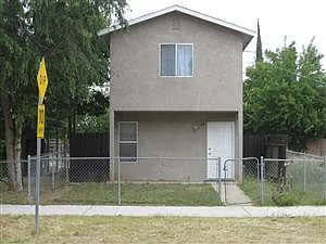376 W Minarets Ave photo 1