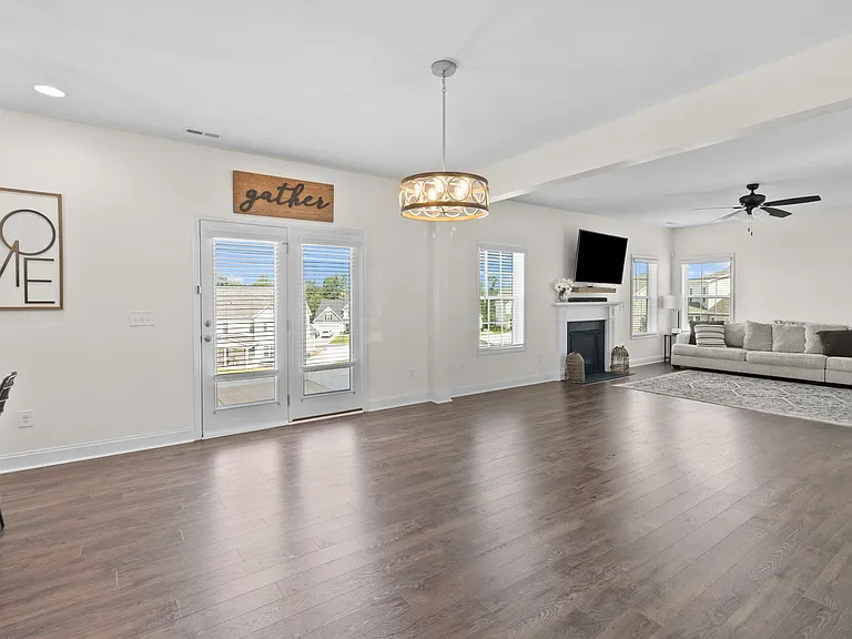 499 Bedford Dr — Photo 24